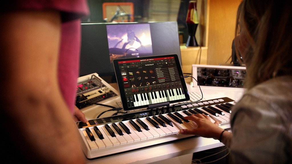 ikc-L-iRig_KeysIO_12_FX_r_mod2